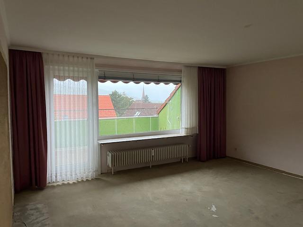 Bad Harzburg: living room before renovation, October 2025